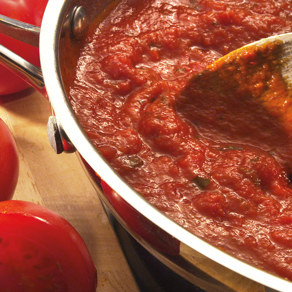 Close up of Dagostino Spicy Tomato Sauce cooking in a pan